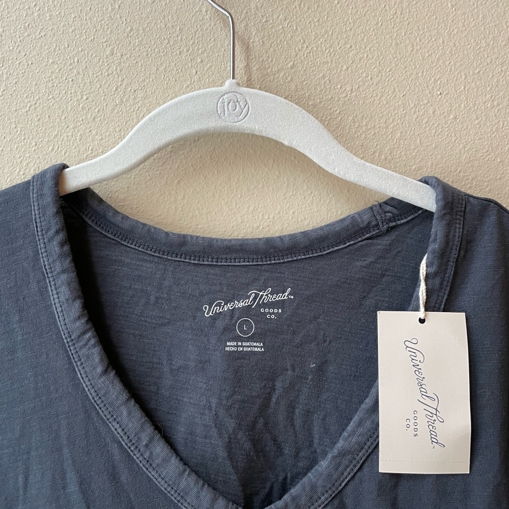 Gray vneck basic tee Universal Thread - Picture 2 of 2